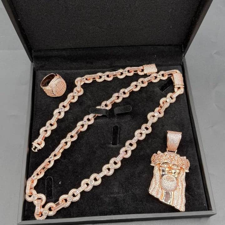 Montre chaîne collier et accessoires — photo 4
